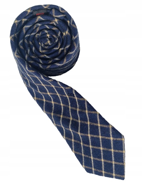 Najmodniejszy-krawat-meski-w-modne-romby-stylowe-wzory-granatowy-z-zoltym.jpeg