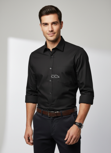 Czarna_koszula_na_eleganckim_mezczyznie.png