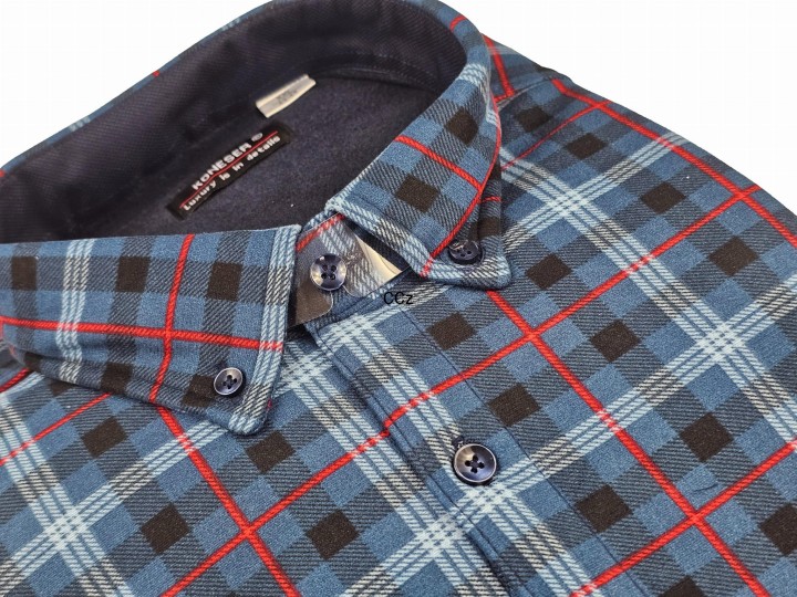 Granatowa w czerwoną kratę z Grubego Polaru 2 kieszenie na guziki 23.jpeg