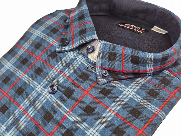 Granatowa w czerwoną kratę z Grubego Polaru 2 kieszenie na guziki 2.jpeg