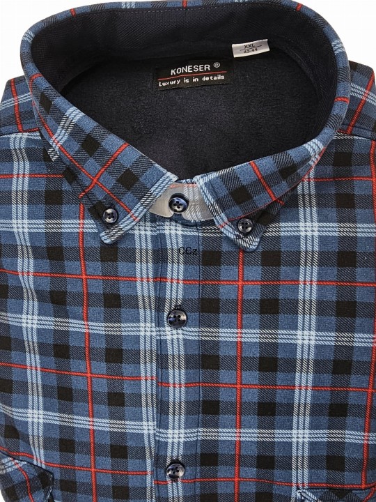 Granatowa w czerwoną kratę z Grubego Polaru 2 kieszenie na guziki 1.jpeg