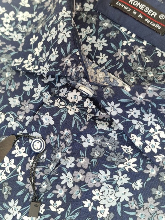 Drobne-kwiatki-na-Granatowej-koszuli-rozm-42-elegancja-i-komfort-w-jednym-Rozmiar-L-XL.jpeg
